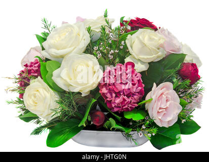 Blumenschmuck, Blumenstrauß, mit weißen, rosa, gelbe Rosen und lila Hortensia, Hortensie, Nahaufnahme, isoliert, weißer Hintergrund Stockfoto