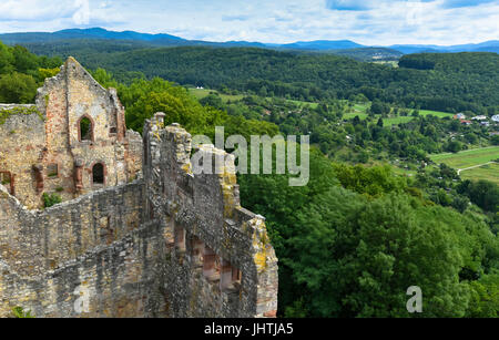 Die Burg Roetteln oberhalb der Stadt Lörrach im Südwestdeutschlands Stockfoto