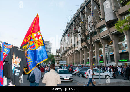 Atmosphäre vor dem Fußballspiel Real Madrid-Barcelona. Santiago-Bernabéu-Stadion, Madrid, Spanien. Stockfoto
