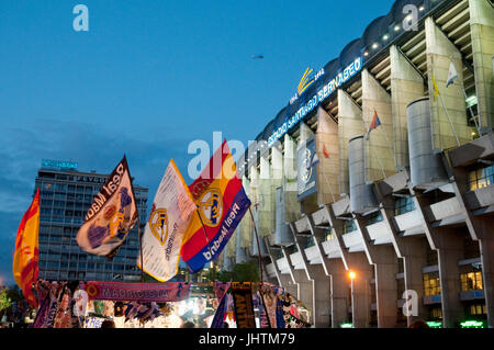 Atmosphäre vor dem Fußballspiel Real Madrid-Barcelona. Santiago-Bernabéu-Stadion, Madrid, Spanien. Stockfoto