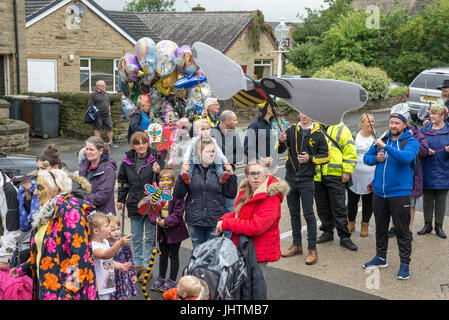 Parade am Dorf Karneval, Charlesworth, Derbyshire, England. Stockfoto