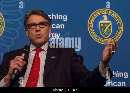 US-Energieminister Rick Perry spricht während einer Diskussionsrunde auf Energie 29. Juni 2017 in Washington, DC. Stockfoto