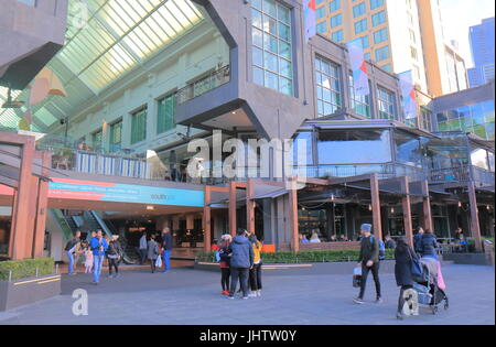 Menschen besuchen Southgate shopping Komplex in Southbank in Melbourne Australien. Stockfoto