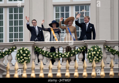 DEN HAAG, Niederlande - 17. September 2013: die niederländische Königsfamilie mit Maxima und König Alexander während der Sonntagsruhe Stockfoto
