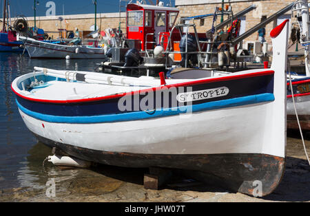 Bunten hölzernen Fischerboot bei Saint-Tropez, Frankreich. Stockfoto