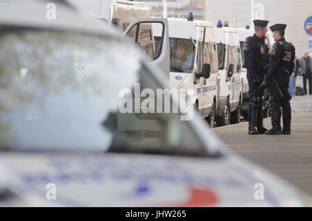 Räumung von albanischen Flüchtlingen aus einem Redlichkeit Squatt in Lyon-Gerland (Süd-Ost-Frankreich) Stockfoto