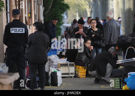 Räumung von albanischen Flüchtlingen aus einem Redlichkeit Squatt in Lyon-Gerland (Süd-Ost-Frankreich) Stockfoto