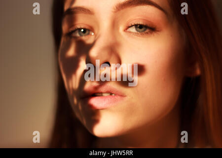 Closeup Mode Portriat junge Modells im Abendlicht Stockfoto