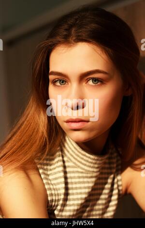 Closeup Mode Portriat junge Modells im Abendlicht Stockfoto