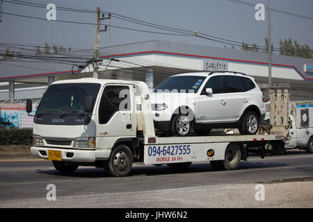 CHIANG MAI, THAILAND-20. Februar 2017: Suwit schieben auf Abschleppwagen für Notfall Auto zu bewegen. Foto auf der Straße keine 121 ca. 8 km vom Zentrum von Chiangmai Thail Stockfoto