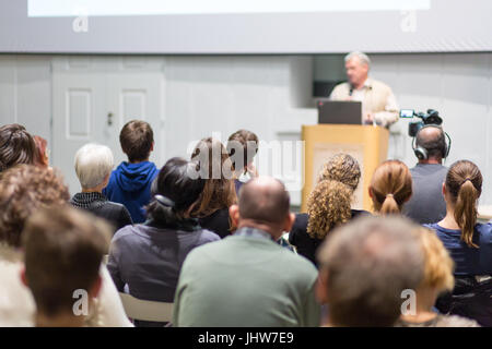 Die Adresse des politischen Kandidaten, die sich dem Wähler vertreten. Stockfoto