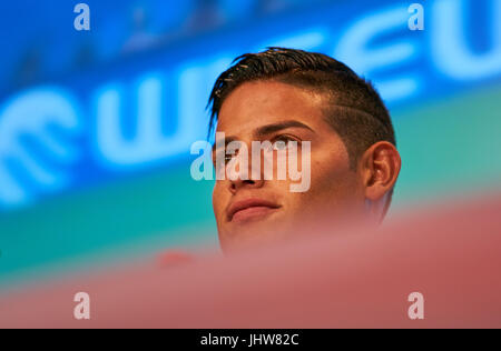 München, Deutschland.  12. Juli 2017.   Präsentation von James RODRIGUEZ, FCB 11 als neuer Spieler für FC Bayern München Fußball erste deutsche Fußball-Liga in München, 12. Juli 2017 © Peter Schatz / Alamy Live News Stockfoto