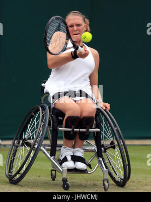 Jordanne Whiley während der Ladies Rollstuhl verdoppelt am Tag 13 der Wimbledon Championships in The All England Lawn Tennis and Croquet Club, Wimbledon Finale. Stockfoto