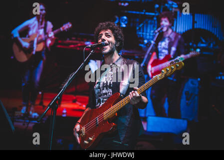 Barolo, Italien. 15. Juli 2017. Max Gazzè die live auf dem Collisioni Festival 2017. Bildnachweis: Alessandro Bosio/Pacific Press/Alamy Live-Nachrichten Stockfoto