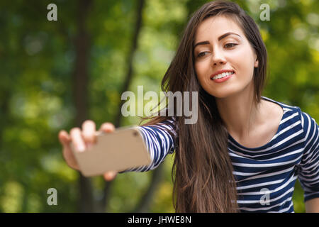 Mädchen machen Selfie Porträt Stockfoto