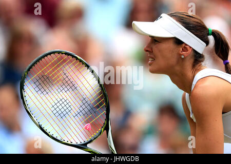 Martina Hingis in Aktion während der Mixed-Doppel Finale gegen Heather Watson und Henri Kontinen an Tag 13 der Wimbledon Championships in The All England Lawn Tennis and Croquet Club, Wimbledon. Stockfoto