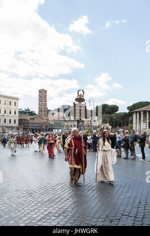 Roma, 21. April 2017, Feier Fot Geburt von Rom 2017 in Circo Massimo von Gruppo Storico Romani gemacht Stockfoto