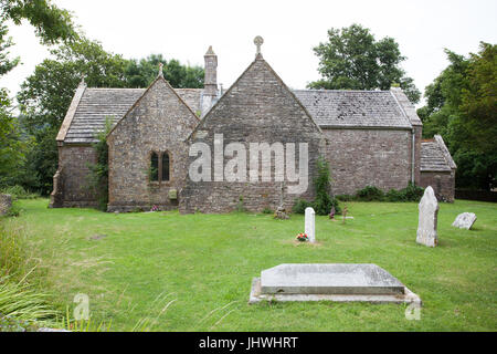 Bucht-Dorf, in der Nähe von Wareham, Dorset. Bestandteil der Purbecks. Im Jahr 1943 evakuiert und bleibt leer. Kirche und Schule nur intakte Gebäude. Stockfoto