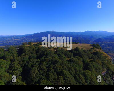 PIETRA DI BISMANTOVA (Luftbild). Castelnovo Monti, Emilia-Romagna, Italien Stockfoto