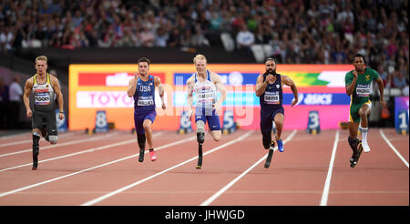 Großbritanniens Jonnie Peacock (Mitte) bei der Herren 100m T44 tagsüber drei der 2017 Para Leichtathletik-Weltmeisterschaften in London Stadion. Stockfoto