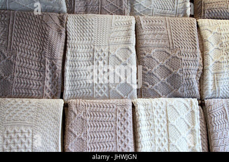 Echte Aran Knitting in Irland zu verkaufen Stockfoto