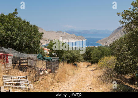 Symi-Insel, Süd Ägäis, Griechenland - kleinbäuerliche Landwirtschaft wird in den Hügeln oberhalb Pedi und anderswo praktiziert. Stockfoto