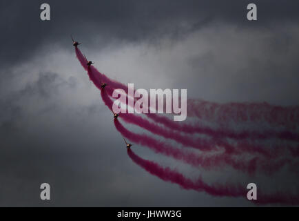 Die Red Arrows erklingt in 2017 Royal International Air Tattoo an RAF Fairford in Gloucestershire. Stockfoto