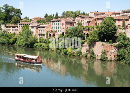 Touristen, eine Kreuzfahrt auf dem Fluss Tarn in Albi, Frankreich Stockfoto