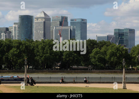 Docklands, London - 12. Juli 2017, Canary Wharf Gebäude über die Themse von Greenwich betrachtet Stockfoto