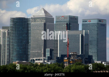 Docklands, London - 12. Juli 2017, Canary Wharf Gebäude über die Themse von Greenwich betrachtet Stockfoto