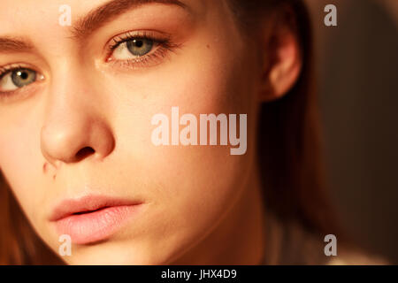 Closeup Mode Portriat junge Modells im Abendlicht Stockfoto