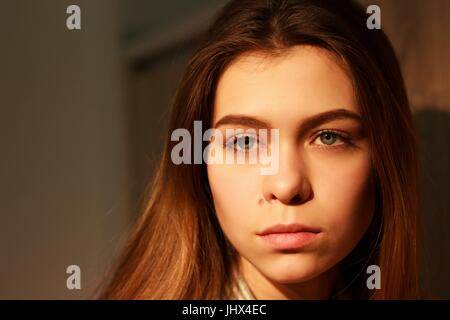 Closeup Mode Portriat junge Modells im Abendlicht Stockfoto