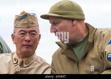 Poole ist Vintage, Poole, Dorset, Großbritannien. 16. Juli 2017. Poole geht Oldtimer Veranstaltung findet auf dem Kai – US-Militärangehörige in Uniform. Bildnachweis: Carolyn Jenkins/Alamy Live-Nachrichten Stockfoto