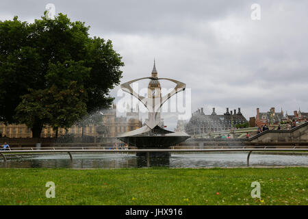 London, UK. 16. Juli 2017. UK-Wetter: Blick auf Big Ben auf eine bedeckt, aber mit einigen sonnigen Abschnitten in der Hauptstadt. Bildnachweis: Dinendra Haria/Alamy Live-Nachrichten Stockfoto