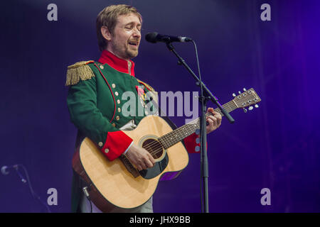 Latitude Festival, UK 16. Juli 2017 führte die göttliche Komödie von Neil Hannon (Napoleon Outfit) spielen der Obelisk Stage - 2017 Latitude Festival, Henham Park. Suffolk-16. Juli 2017-Credit: Guy Bell/Alamy Live-Nachrichten Stockfoto