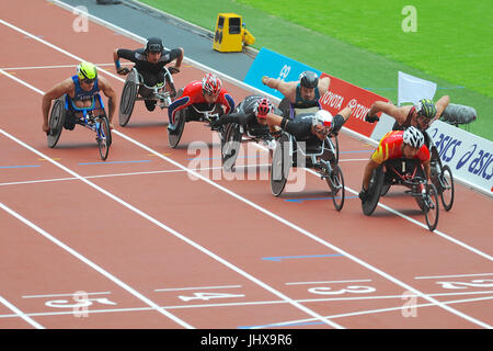 London, UK. 16. Juli 2017. Rollstuhl Racer drängeln in Vorläufen für 1500m T54 das Männerrennen bei der 2017 Para Leichtathletik-Weltmeisterschaft in London Stadium, Queen Elizabeth Olympic Park.  L, R, vorne, hinten: Chengming Liu (CHN), Marcel Hug (SUI), Alexandre Dupont (CAN), Yassine Gharbi (TUN), Masayuki Higuchi (JPN), Jake Lappin (AUS), Daniel Romanchuk (USA), Badir Abbas Alhosani (VAE). Bildnachweis: Michael Preston/Alamy Live-Nachrichten Stockfoto