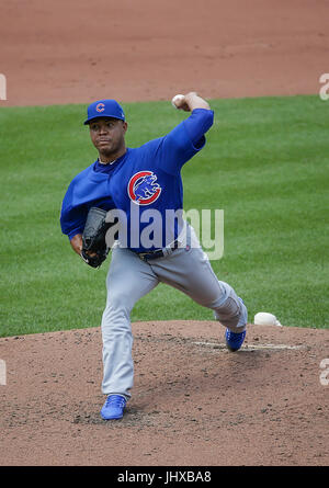 Baltimore, MD, USA. 16. Juli 2017. Chicago Cubs Krug #62 Jose Quintana Stellplätze während ein Hauptliga-Baseball-Spiel zwischen den Baltimore Orioles und die Chicago Cubs at Camden Yards in Baltimore, Maryland. Justin Cooper/CSM/Alamy Live-Nachrichten Stockfoto