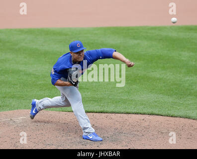 Baltimore, MD, USA. 16. Juli 2017. Chicago Cubs Krug #62 Jose Quintana Stellplätze während ein Hauptliga-Baseball-Spiel zwischen den Baltimore Orioles und die Chicago Cubs at Camden Yards in Baltimore, Maryland. Justin Cooper/CSM/Alamy Live-Nachrichten Stockfoto