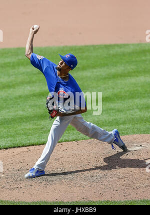 Baltimore, MD, USA. 16. Juli 2017. Chicago Cubs Krug #6 Carl Edwards Jr. Stellplätze während ein Hauptliga-Baseball-Spiel zwischen den Baltimore Orioles und die Chicago Cubs at Camden Yards in Baltimore, Maryland. Justin Cooper/CSM/Alamy Live-Nachrichten Stockfoto