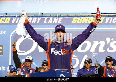 Loudon, NH, USA. 16. Juli 2017. 16. Juli 2017 - Loudon, NH, USA: Denny Hamlin (11) gewinnt die Overton 301 auf dem New Hampshire Motor Speedway in Loudon, NH. Bildnachweis: Chris Owens Asp Inc/ASP/ZUMA Draht/Alamy Live-Nachrichten Stockfoto