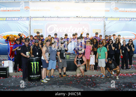 Loudon, NH, USA. 16. Juli 2017. 16. Juli 2017 - Loudon, NH, USA: Denny Hamlin (11) gewinnt die Overton 301 auf dem New Hampshire Motor Speedway in Loudon, NH. Bildnachweis: Chris Owens Asp Inc/ASP/ZUMA Draht/Alamy Live-Nachrichten Stockfoto