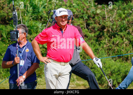 Ayrshire, Schottland, Vereinigtes Königreich. 16. Juli 2017. Der letzte Tag des Aberdeen Asset Management, die, das Scottish Open Golf Championship viel Drama und spannende Spiel aus ein internationales Teilnehmerfeld Golfer im Wettbewerb um den Pokal und Preis Geld zur Verfügung gestellt. Die Konkurrenz war über Dundonald Links in der Nähe von Irvine Ayrshire Schottland in der heißen Sommersonne gespielt und endete mit einem dramatischen Sieg für RAFA CABRERA BELLO Form Spanien Kredit: Findlay/Alamy Live News Stockfoto