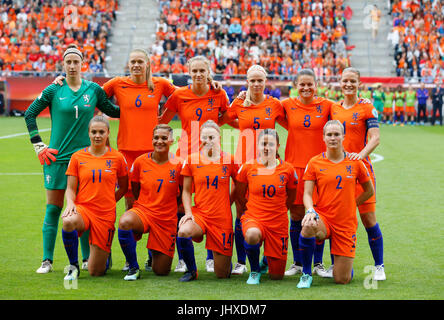 Utrecht, Niederlande. 16. Juli 2017. Gruppenfoto des Teams, die Niederlande während der UEFA Women's EURO 2017 Fußball Turnier Eröffnungsspiel zwischen den Niederlanden und Norwegen am Stadion Galgenwaard in Utrecht, Niederlande, 16. Juli 2017 gesehen wird. Die Niederlande gewannen das Spiel mit 1: 0. Bildnachweis: Ye Pingfan/Xinhua/Alamy Live-Nachrichten Stockfoto