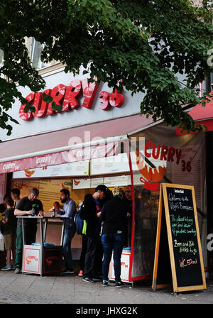 Berlin, Deutschland. 14. Juli 2017. Blick auf die Curry-Wurst-Fast-Food stehen "Curry 36" in dem Stadtteil Kreuzberg in Berlin, Deutschland, 14. Juli 2017. Foto: Jens Kalaene/Dpa-Zentralbild/ZB/Dpa/Alamy Live News Stockfoto