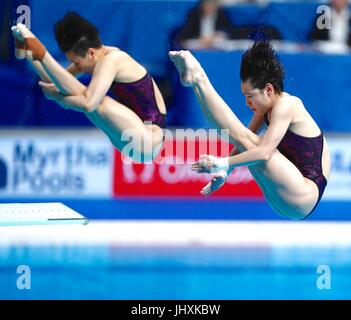 Budapest. 17. Juli 2017. Chinas Shi Tingmao/Chang Yani (R) konkurrieren in der Frauen 3 m Sprungbrett synchronisiert Finale Tauchen bei den 17. FINA Weltmeisterschaften in Duna Arena in Budapest, Ungarn am 17. Juli 2017. Bildnachweis: Ding Xu/Xinhua/Alamy Live-Nachrichten Stockfoto