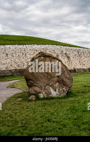 Newgrange neolithischen Steinzeit passage Grab in Bru Na Boinne im Boyne Valley, County Meath, Irland Stockfoto