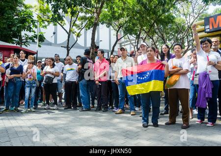 Millionen der Venezolaner beteiligte sich an einer Volksbefragung (Volksabstimmung) diesem 16. Juli. Einberufen durch das Präsidium der Einheit (Schlamm), wie in A Stockfoto