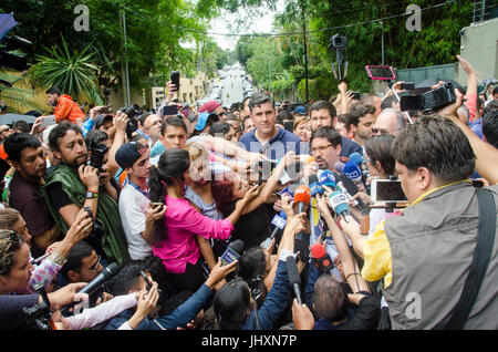 Freddy Guevara, Führer der Menschen Willen und erster Vizepräsident der nationalen Versammlung von Venezuela, gibt Erklärungen gegenüber der Presse über die re Stockfoto