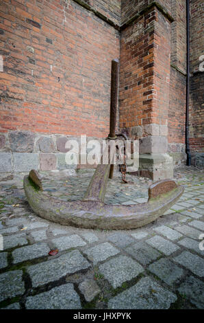 Alte Schiffe Anker in das deutsche Meeresmuseum Stralsund, Deutschland Stockfoto