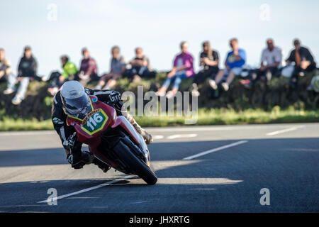 Road Racing Aktion aus dem südlichen 100 Straße Rennen 2017, Insel Man Fahrer wie Michael Dunlop, Ivan kneen lintin, Dan und Dean Harrison Stockfoto